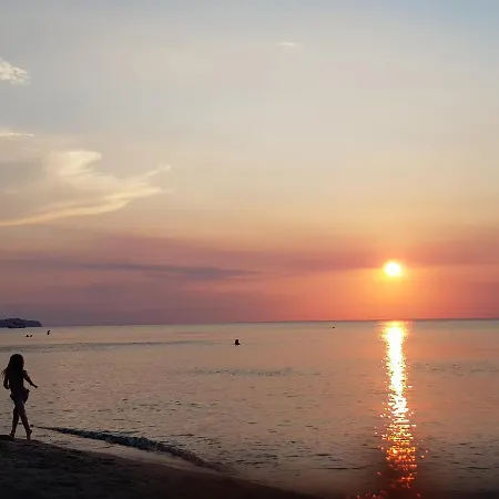 Perea And Sea View 公寓